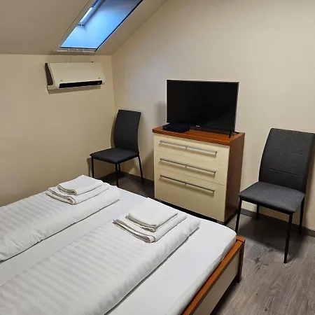 Comfy Attic Near The Airport - Full *
