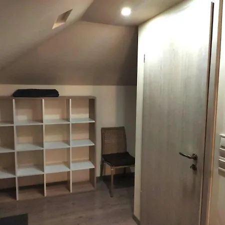 Comfy Attic Near The Airport - Full Vecses