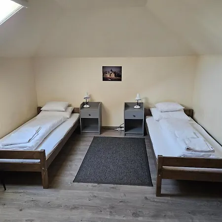 Comfy Attic Near The Airport - Full Lejlighed