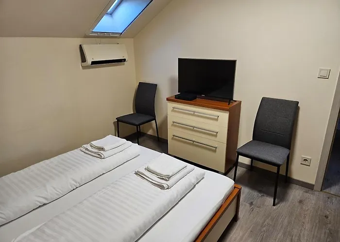 Comfy Attic Near The Airport - Full *